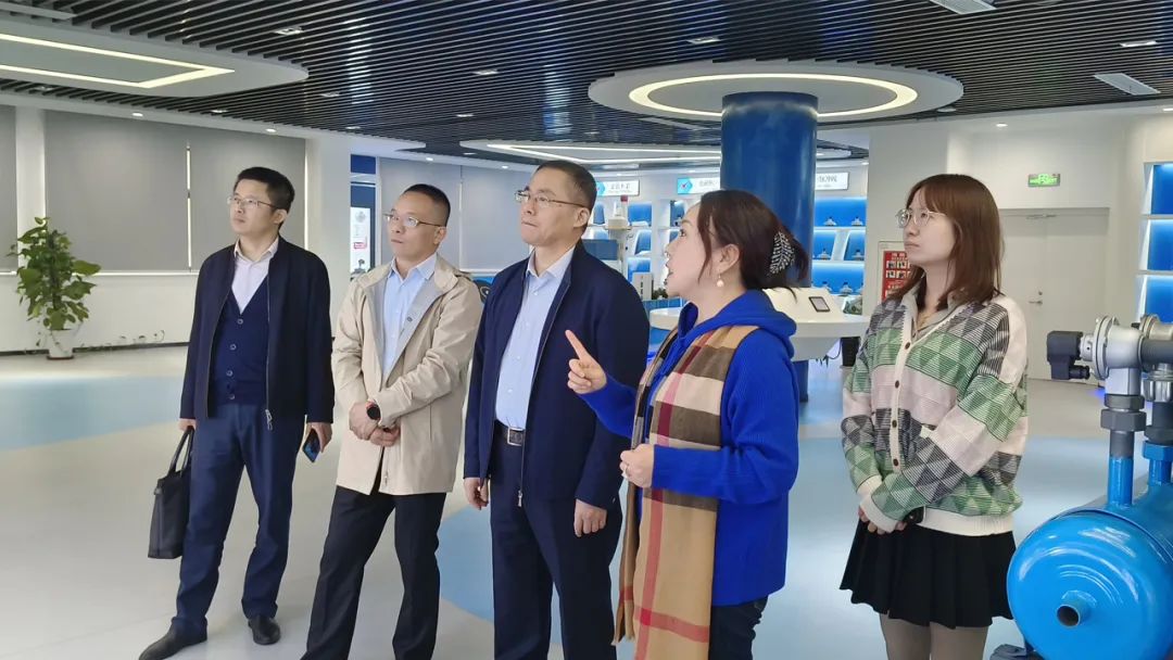 園區人大工委主任張永清一行蒞臨我司開展走訪調研活動