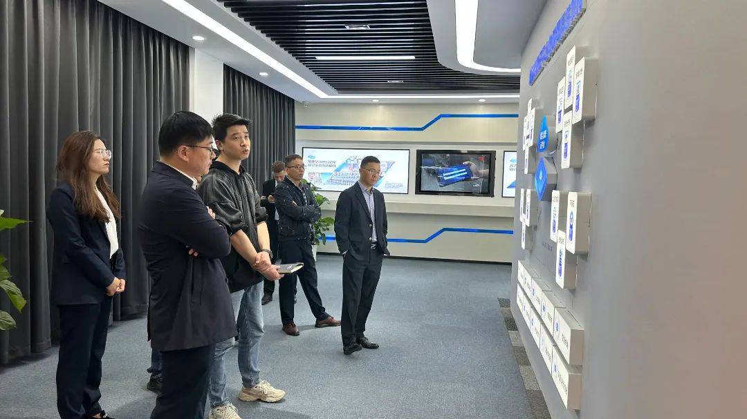 浙江省海寧市鹽官鎮(zhèn)黨委書記江超一行蒞臨我司考察交流插圖3